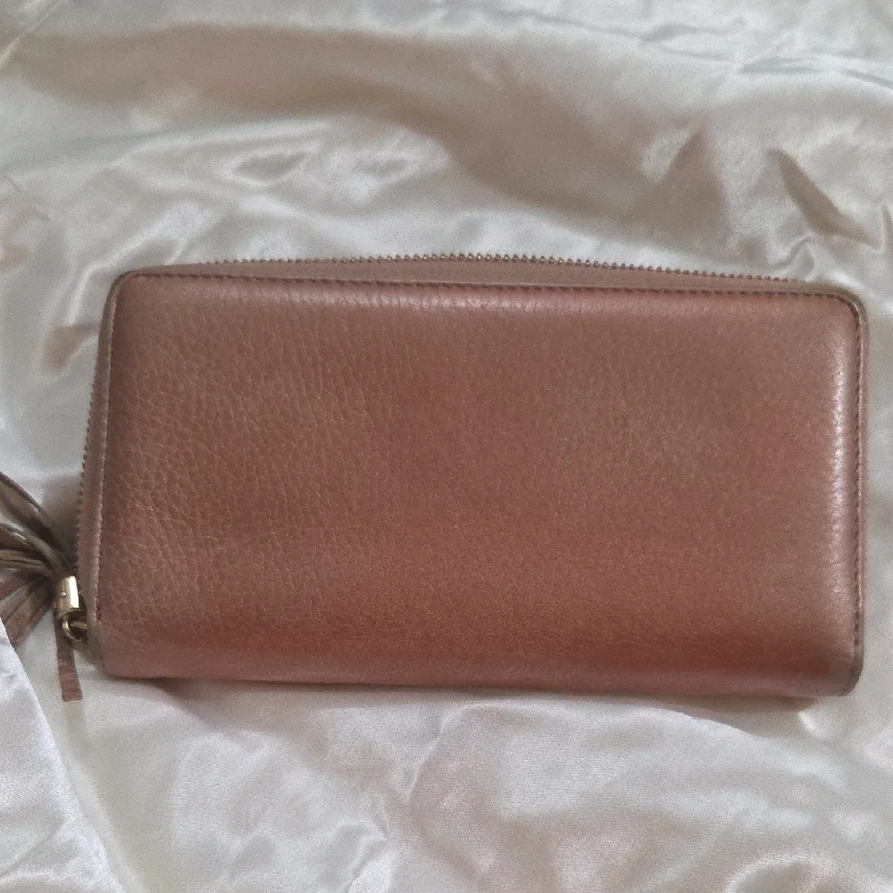 Gucci Soho Rose Leather Zip Around Wallet - Picture 13 of 14